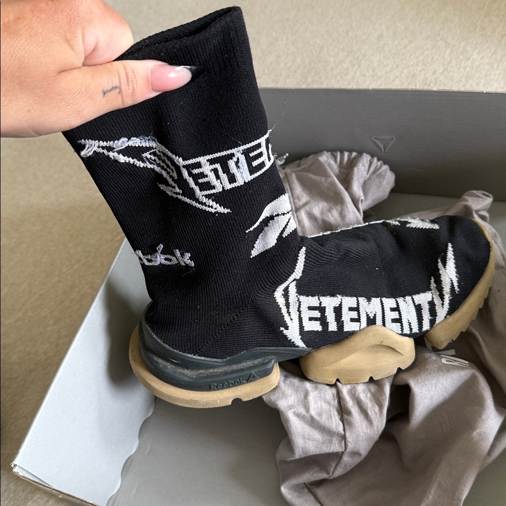 Vetementes x Reebok Sock sneakers - Picture 8 of 9